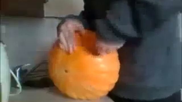 Видео урок Как надо правильно резать тыкву Тыква смотреть онлайн