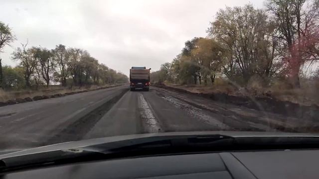 Ремонт 4 дороги Днепр Кривой Рог 2.11.2020 срезали старый асфальт, ложат подложку смотреть онлайн