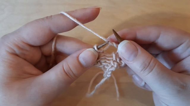 Начало шали спицами с одной петли. смотреть онлайн