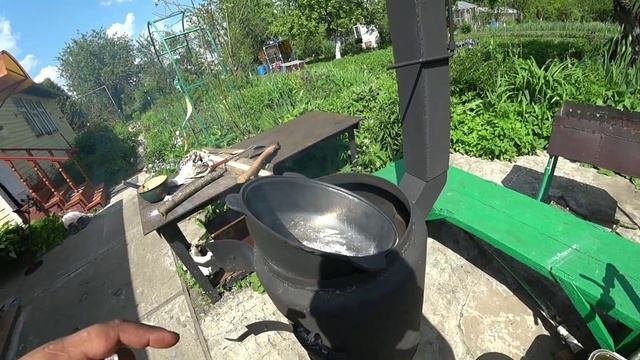 ОБЖИГАЕМ КАЗАН НА 8 ЛИТРОВ С БРАТОМ НА НОВОЙ САМОДЕЛЬНОЙ ПЕЧКЕ. 2 июня 2023 г. смотреть онлайн
