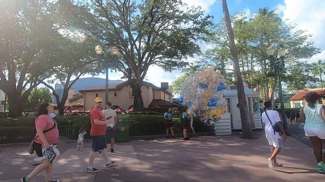 FLORIDA .DISNEY PARK EPCOT. ПРОДАЖА КРАСИВЫХ ШАРОВ . смотреть онлайн