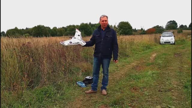 Первый полет радиоуправляемого самолета Hee Wing F-01 Wing 690 мм.