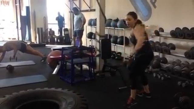 Showing how to use the sledge...like a boss смотреть онлайн