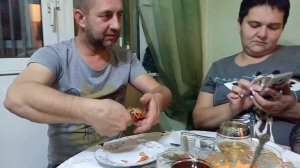 Как едят раков