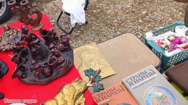 БАРАХОЛКА. Здесь не мусор продают #статуэтки #монеты #значки #старыефотографии смотреть онлайн