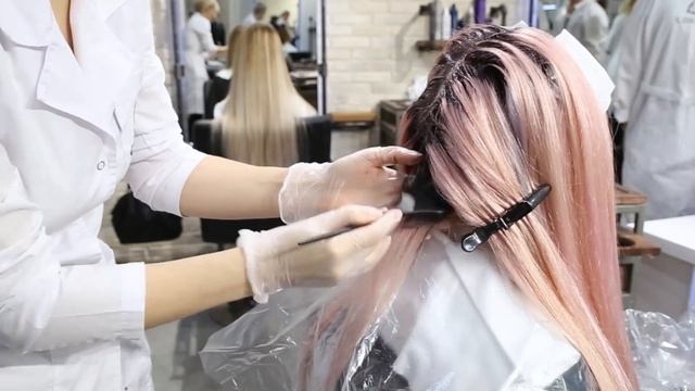 Креативное окрашивание волос в синий для коллекции WELLA смотреть онлайн