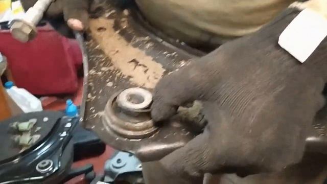 Замена подрамника, передних рычагов, втулок стабилизатора и ремня генератора на сценик 3 смотреть онлайн