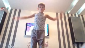 Как научиться ходить на руках и стоять