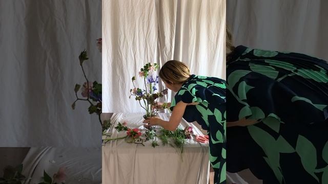 Constance Spray Inspired Table Piece смотреть онлайн