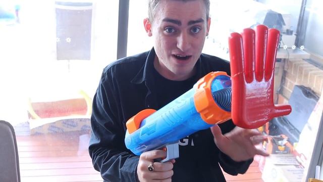 HOW TO MAKE A GRAB PACK FROM POPPY PLAYTIME (THAT ACTUALLY SHOOTS!!) смотреть онлайн