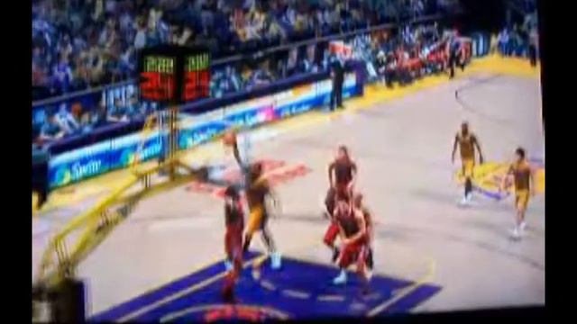 NBA 2k8 - Kobe crams it on T-Mac смотреть онлайн