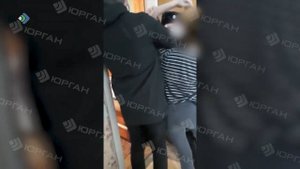 С ножом накинулась пьяная мамаша на полицейских, которые пришли проведать ее беспризорных детей