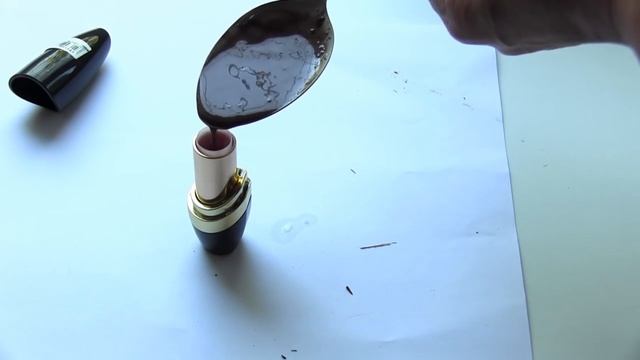 DIY КАК СДЕЛАТЬ СЪЕДОБНУЮ ПОМАДУ ИЗ ШОКОЛАДА?☺LIPSTICK OUT OF CHOCOLATE!