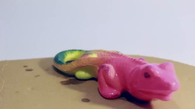 Как хамелеон меняет цвета? Super Chameleon toy!