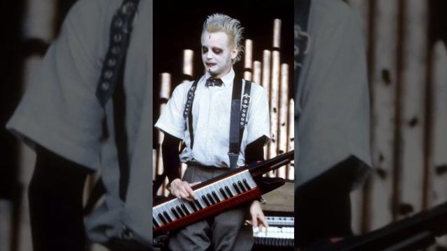 Marilyn Manson - Madonna Wayne Gacy Always Plays With Her Evil Keyboard