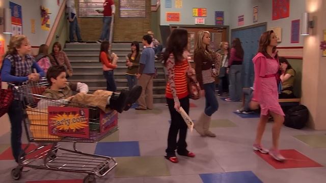 Miranda Cosgrove Breaks Silence On How Jennette McCurdy Was Treated On Nickelodeon смотреть онлайн