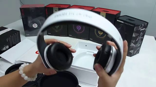 Monster Bests By Dr Dre Official White Studio Headphones смотреть онлайн