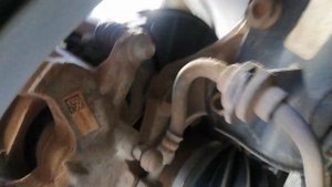 Скрежет при повороте влево и вправо Chevrolet Volt 1G.