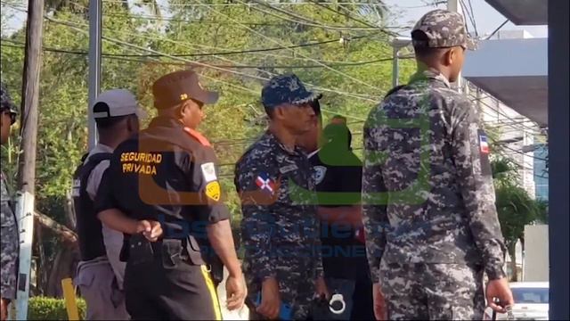 Robaron en la sucursal de KFC, avenida Juan Pablo Duarte, Santiago смотреть онлайн