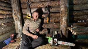 Наелся лесных грибов и построил землянку