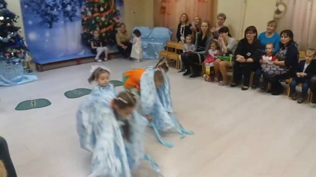 Первые снежинки. Старшая группа дошкольного отделения.