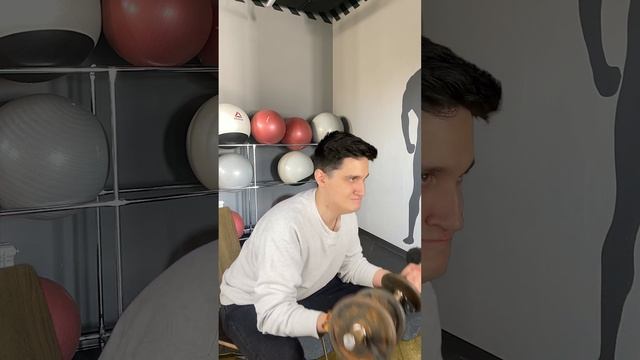 УПРАЖНЕНИЯ С ГАНТЕЛЯМИ #спорт #юмор #тренировка смотреть онлайн