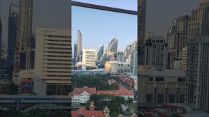 Sindhorn Midtown Hotel Бангкок, бассейн на 18 этаже с видом на небоскребы