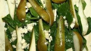 Пирог с грушей, шпинатом и голубым сыром