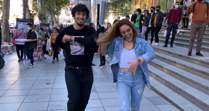 Tbilisi песня. Тбилиси девушки. Лезгинки девушки. Девушка танцует лезгинку. Девушка красиво танцует лезгинку.