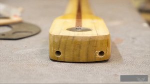 Интересный ремонт грифа бас-гитары.