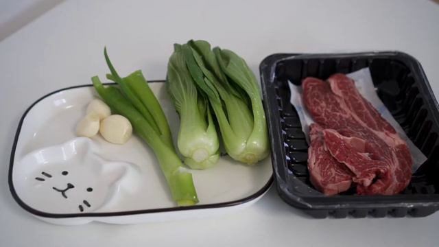 vlog.  소고기 기름칠하는 자취브이로그 ㅣ택배언박싱/ 등심 스테이크 / 소고기청경채볶음 / 초코칩스콘 / 노브랜드 샹그리아 / 콘옥수수전 / 땅콩막걸리 / 진짜새우