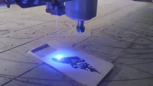 деревянный чехол для телефона.