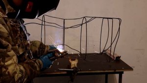 Новогодний светящийся гордый олень из проволоки по чертежам своими руками./ Wire deer.