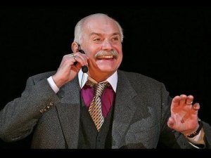 Никита Михалков собирает налог с флешек