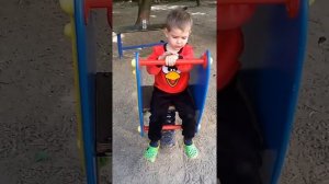 Филипп на детской  площадке, катается на качеле. Лошадка)   Philipp on the playground. Little horse