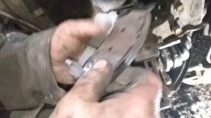 Mazda Capella JFEP Замена передних тормозных колодок / Mazda Capella Front Brake Pad Replacement