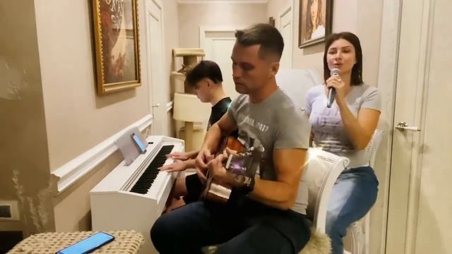 Анастасия Макеева и семейный ансамбль в исполнении "А река течет"