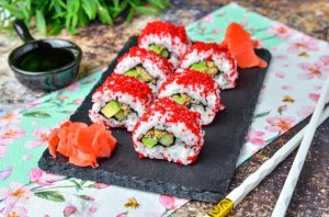 КАК ПРИГОТОВИТЬ РОЛЛЫ С УГРЕМ