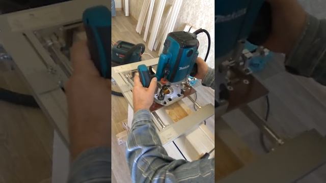 Врезка петли одновременно в коробку и дверь с помощью каретки MASTER-PROFY. смотреть онлайн