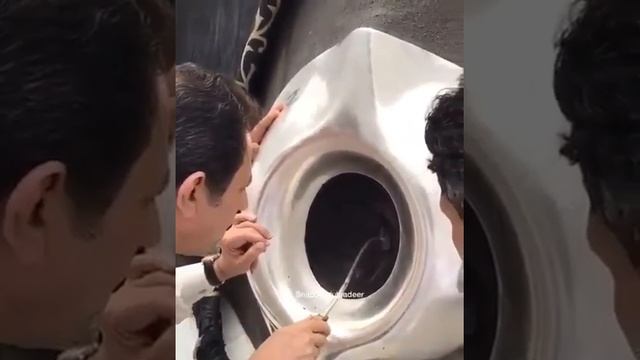 Черный Камень Каабы чистят ШКУРКОЙ??? Трудно поверить в это ТЫ ЭТО ВИДЕЛ? Я вижу это в первый раз..