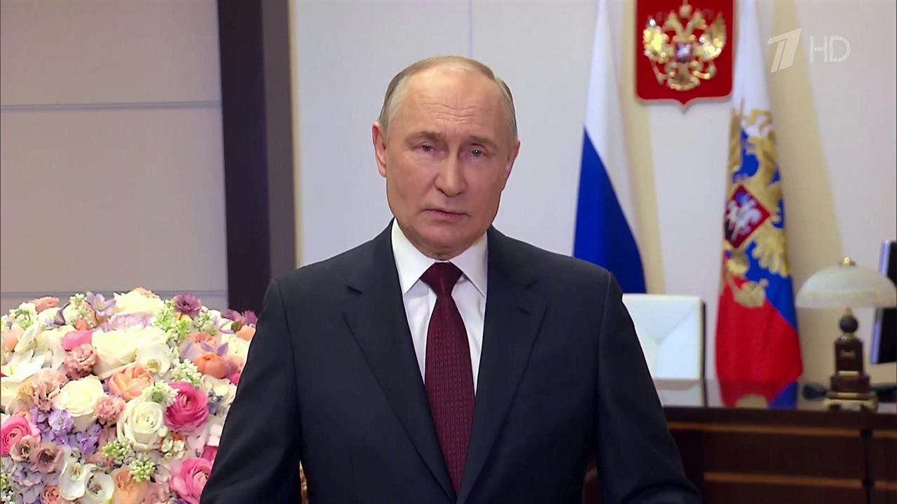 С праздником всех россиянок тепло поздравил Владимир Путин