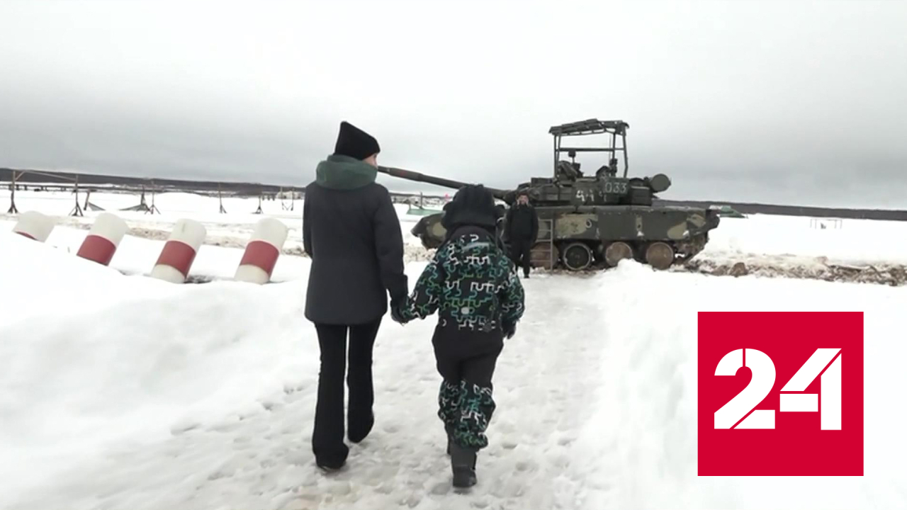 "Ёлка желаний": 8-летний Матвей прокатился на легендарном танке "Алёша" - Россия 24