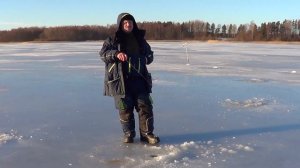 Рыбалка - ловля окуня на блесну и балансир в мороз! Окунь, щука, плотва со льда.