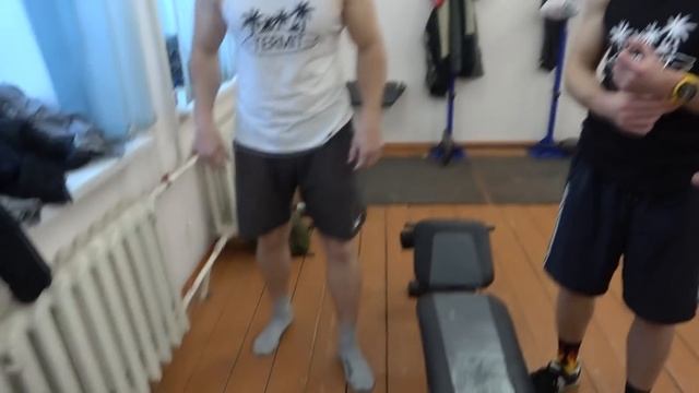 КТО ВЫШЕ "ВЗОРВЕТСЯ" ИЗ ПОД ТУРНИКА? ЧАСТЬ 1 смотреть онлайн