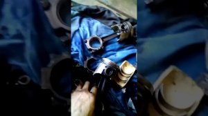 смотри что нашёл .Форсунка подачи масла на поршень