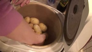 Запеченная КАРТОШКА В МУЛЬТИВАРКЕ: просто, быстро, вкусно!