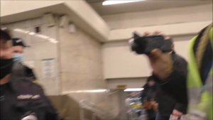 Адвоката Лунькова и журналистов "Росдержавы" выгоняют из питерского метро борзые менты и СБ.