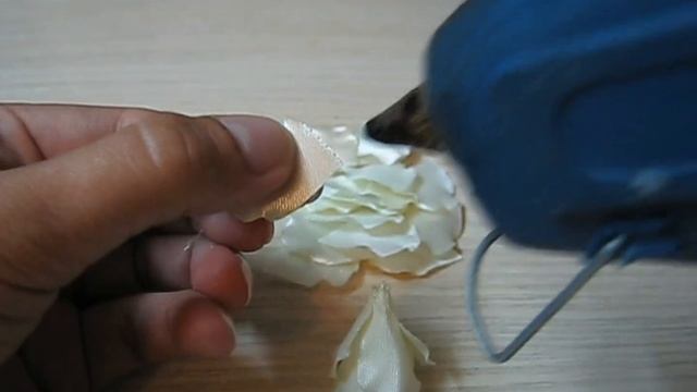 Кремова троянда канзаши. Кремовая роза своими руками очень просто. Rose kanzashi very easy