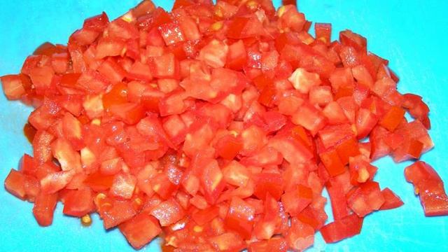 Мясные зразы с начинкой из помидоров и плавленого сыра