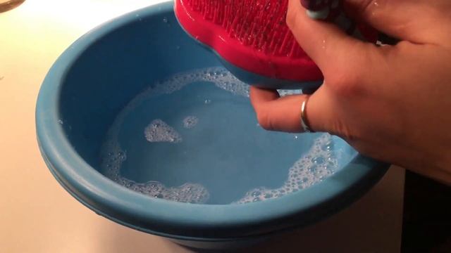 HOW TO: clean your tangle teezer | juodaplunksna смотреть онлайн